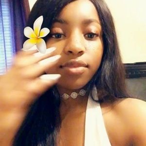 Meet your Posher, Laniaya